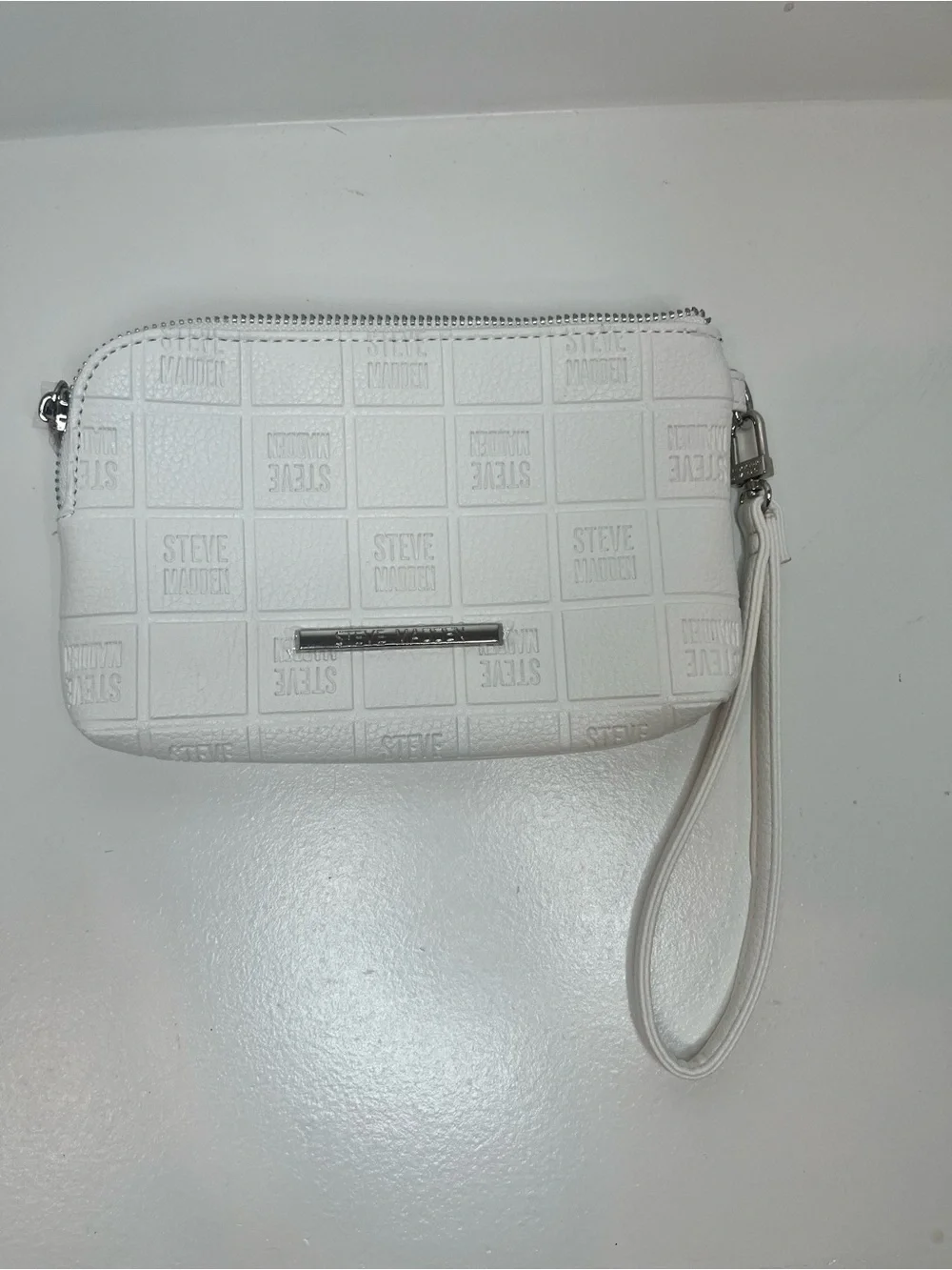 Steve Madden White Textured Wristlet Clutch